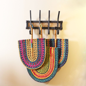 Colgador de pared de ratán de colores, recién llegado, ganchos naturales para ropa, exhibición y colgado de prendas. - Product Image 6