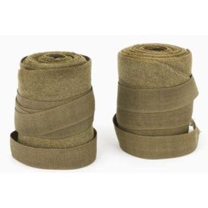 Reproducción de las botas de lona del Ejército Británico de la Primera Guerra Mundial, hechas de lana color caqui con cintas de algodón adjuntas. - Product Image 1