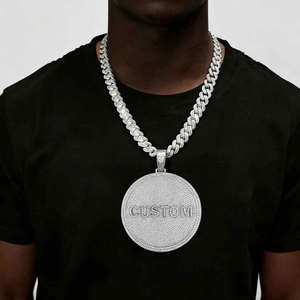 Pendentif personnalisé en moissanite, collier statement rond style hip-hop serti de pierres, cadeau de luxe - Product Image 3