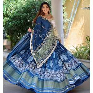 กระจกพิมพ์ลายผ้าไหมลายคางที่ทันสมัย lehenga choli กับ dupatta สีฟ้า - Product Image 1