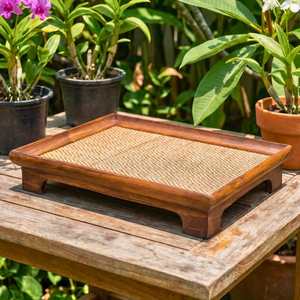 Plateau de service en bois massif fait main avec support surélevé en rotin tressé pour le service et la présentation d'ensembles de thé - Product Image 6