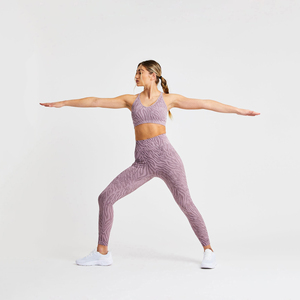Nouvel ensemble de yoga respirant sur mesure pour femmes, best-seller, couleur unie, fabriqué en polyester et élasthanne. - Product Image 3