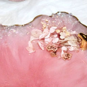 Plateau décoratif en résine Art Déco avec motif végétal et poignées dorées pour mariage - Product Image 1