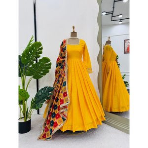 Robe et jupe trapèze faites à la main, magnifiques, avec dupatta, taille empire, en tissu mousseline, pour soirée - Product Image 2
