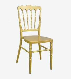 Chaise <span class=keywords><strong>de</strong></span> banquet Napoléon en or avec coussin rouge Chaise <span class=keywords><strong>de</strong></span> <span class=keywords><strong>salle</strong></span> à manger empilable en métal <span class=keywords><strong>pour</strong></span> événement <span class=keywords><strong>de</strong></span> <span class=keywords><strong>mariage</strong></span> <span class=keywords><strong>pour</strong></span> hall d'hôtel et <span class=keywords><strong>de</strong></span> <span class=keywords><strong>restaurant</strong></span> - Product Image 5