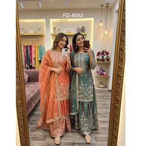 Conjunto de Traje Sharara de Seda Zmy Chu con Bordado de Lentejuelas para Invitadas a Bodas, Sangeet, Mehndi, Festivales y Eventos Familiares - Product Image 2