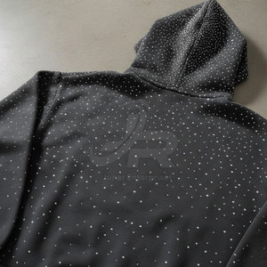 Sweat à capuche léger en coton mélangé avec strass, mélange parfait de confort et de style pour un usage décontracté - Product Image 5