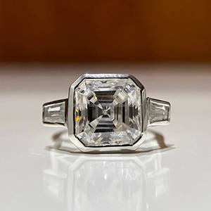 Asscher Cut Lab Grown Anillo de compromiso de tres piedras Anillo DE BODA estilo Diamante de corte modificado, elegante regalo de aniversario para ella - Product Image 1