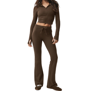 ชุดเซ็ตฮู้ดดี้ผ้าฝ้ายและกางเกงขายาวทรงบูทคัทสำหรับผู้หญิง ชุด 2 ชิ้น เนื้อผ้านุ่มสบาย สไตล์ลำลอง ชุดออกกำลังกาย ผ้าถักยืดหยุ่น รับผลิตตามแบบ OEM แบรนด์ส่วนตัว - Product Image 1