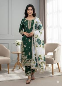 Ensemble de tenue ethnique de créateur en soie, brodé de sequins, comprenant un haut, un pantalon palazzo et un dupatta en soie tabby à imprimé numérique, prêt-à-porter. - Product Image 5