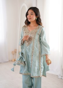 Conjunto Premium de Kurti y Pantalón con Bordado de Espejo Real de H O Fabrics, Estilo TENNECY para Fiestas, para Todas las Temporadas - Product Image 3