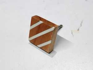 Manijas de Lujo Modernas y Ecológicas Hechas en India de Madera, Resina y Metal para Gabinetes de Cocina, Dormitorio, Armarios y Cajones - Product Image 1