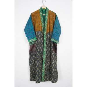 Kimono de Seda Hecho a Mano con Parches, Túnica Larga para Dormir o para Usar sobre el Bikini, Kimono de Sari de Seda Reciclada Vintage Hecho a Mano en India - Product Image 1