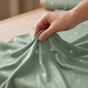 Tissu maille nid d'abeille œil-<span class=keywords><strong>de</strong></span>-perdrix 150 GSM en polyester, imprimé sur mesure, pour uniformes médicaux, polos et vêtements <span class=keywords><strong>de</strong></span> sport respirants - Product Image 5