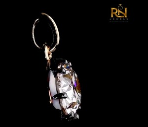 Pendentif en diamant ovale de 3 carats cultivé en laboratoire, clarté VVS2, couleur DEF, accent en rhodium noir, griffes en argent massif, bijoux fins personnalisés - Product Image 3