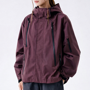 เสื้อแจ็คเก็ตกันลมแบบมีฮู้ดพรีเมียมสั่งทำพิเศษสำหรับกิจกรรมกลางแจ้ง เดินป่า มีหลายกระเป๋า ผลิตโดยผู้ผลิต OEM ในสหรัฐอเมริกา สำหรับผู้ชาย - Product Image 2