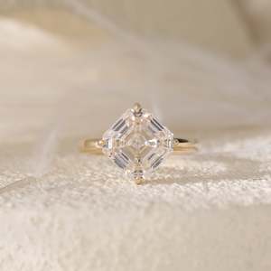 Anillo de Diamante Cultivado en Laboratorio de Oro Amarillo de 14K con Corte Ascher de 6 Quilates, Certificado por IGI, de Grado de Lujo, Elegante Anillo de Compromiso Solitario para Mujer - Product Image 3