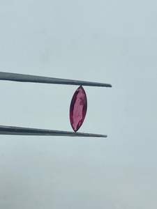 Espinela Natural Roja de Corte Marquesa de Alta Calidad con Cambio de Color para Pulsera, Gema Suelta de 0.59 Quilates - Product Image 3