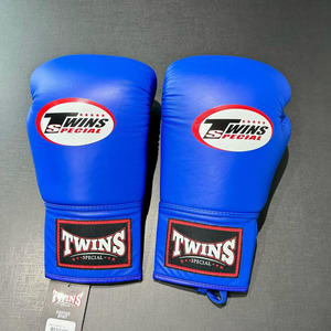 Guantes de boxeo Twins de primera calidad, hechos a medida con cuero de vaca genuino para entrenamiento de sparring, Muay Thai y Kickboxing. - Product Image 2