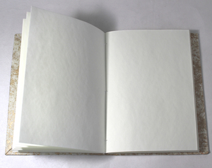 Cuaderno Hecho a Mano con Papel de Algodón Reciclado, Libre de Ácido, con Nuevo Estilo Metálico Dorado Marmoleado sobre Hojas de Color Crema, Encuadernación con Pegamento - Product Image 3