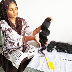 Extensiones de Cabello Humano Indio 100% Virgen Natural, Ondulado, Sin Procesar, Cutícula Alineada, Color Negro, de Fabricante - Product Image 3