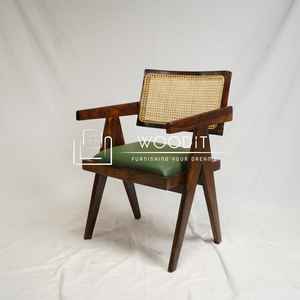 Chaise de salle à manger en bois massif avec dossier en rotin 100% naturel, coussin en cuir véritable et accoudoirs de soutien, portable pour la maison et l'entrepôt - Product Image 1