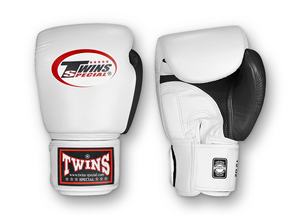 Guantes de Boxeo Profesionales Ligeros TWINS de Dedo Completo con Correa para Muñeca, Cuero Premium, Diseño Personalizable - Product Image 6
