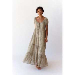 Robe maxi longue Sita en tissu imprimé à la main, fabriquée à la main, en violet, 100% coton respirant - Product Image 4