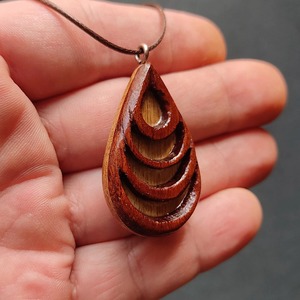 Collier en bois style rétro, collier en bois couleur unie, collier en bois style vintage, article de vente en gros personnalisé pour usine - Product Image 2