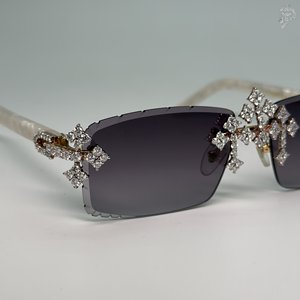 Gafas de Sol de Lujo con Detalles Cruzados y Diamantes de Imitación VVS, Lentes Oscuras Redondas, Diseño Moderno y Hip Hop - Product Image 4
