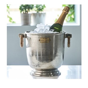 Enfriador de Vino Nautical Heritage – Cesta para Champán de Metal Hecha a Mano con Detalles de Ratán Tejido y Placa de Latón con Nombre - Product Image 2