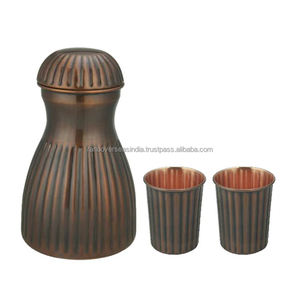 Carafe à eau en cuivre pur de finition antique de style unique de qualité supérieure avec deux gobelets meilleur cadeau pour Diwali Noël et mariage - Product Image 5