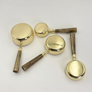 ถ้วยตวงสแตนเลสเกรดพรีเมียม ทนทาน เป็นมิตรกับสิ่งแวดล้อม เคลือบ PVD สีทอง พร้อมด้ามจับไม้ ใช้กับเครื่องล้างจานได้ - Product Image 5