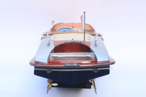 Modèle de bateau à moteur vintage classique en bois fait main avec drapeau italien, finition polie, pièce de collection à exposer - Product Image 4