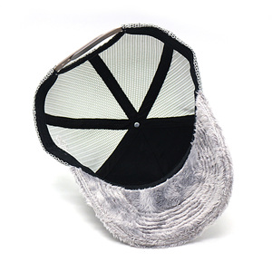 Casquette Trucker en Velours Doux à 5 Panneaux Personnalisée en Gros avec Logo Brodé, Respirante et Imperméable pour Activités de Plein Air, Plage et Cyclisme - Product Image 3