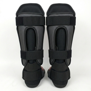 Protège-tibias de boxe unisexes pour adultes avec fermeture auto-agrippante, haute qualité, noirs avec bandes rouges élastiques - Product Image 2
