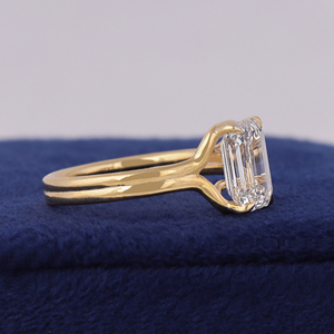 Bague de fiançailles en diamant de laboratoire taille émeraude, double sangle, or jaune 10K, certifiée IGI - Product Image 3