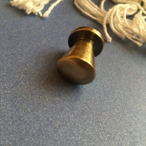 ลูกบิดทองเหลืองทรงกรวยแบบขายส่ง อุปกรณ์ฮาร์ดแวร์ตู้โลหะแบบหนา - Product Image 2