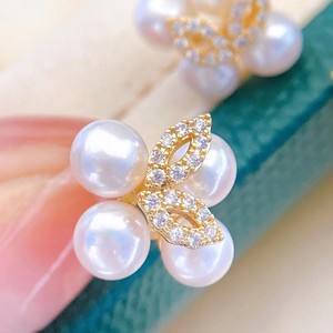 Boucles d'oreilles à clous en perles d'eau douce naturelles de 5 à 6 mm, célèbres sur Internet, plaquées or 14 carats, même design de bijoux que l'original - Product Image 1
