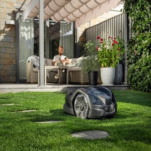 Tondeuse à gazon Husqvarna 305E NERA en gros, idéale pour les détaillants, les aménageurs paysagers et les gestionnaires de propriétés recherchant un équipement durable et de haute valeur - Product Image 1