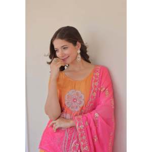 Ensemble palazzo brodé en lin avec dupatta en soie pour femmes - Product Image 1