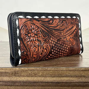 Bolso de mano de cuero vacuno hecho a mano para mujer, estilo único, con detalles y aspecto elegante, perfecto para fiestas, de la March Expo. - Product Image 4