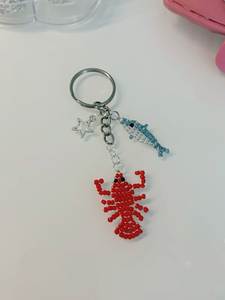 Porte-clés brodé à la main avec des motifs élégants pour les collections de boutiques et les cadeaux personnalisés - Product Image 5