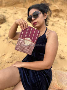 Nouveau véritable fait à la main Banarasi Sari tissu fil sécurisé fermeture Journal Vintage vibrant coloré couverture non doublé feuille recyclée journal - Product Image 4