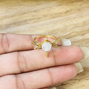 Anillo de Libélula con Piedra Lunar, Novedad 2026, Favorito del Mercado, Anillo Moderno Chapado en Oro con Diseño de Insecto, Anillo de Mujer de Moda al por Mayor - Product Image 6