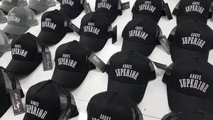 Gorra Trucker Premium Protect Style Apparels con Corona Estructurada, Ligera y Cómoda, Bordado Personalizado, Cierre Trasero Ajustable - Product Image 3