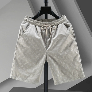 Pantalones cortos de gimnasio con estilo. Diseñado con detalles de alto contraste. Corte deportivo. y material duradero para entrenamientos intensos. - Product Image 3