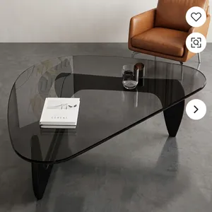 Table basse moderne en verre fumé irrégulier avec pieds sculpturaux noirs, mobilier de salon design écologique - Product Image 3