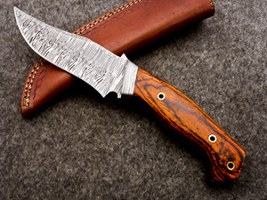 Cuchillo Bowie de Acero de Damasco de Grado Industrial OEM Nordic Forge con Hoja Fija de Punta Clip, Espiga Completa, Mango de Madera Pakka y Funda Vertical - Product Image 5