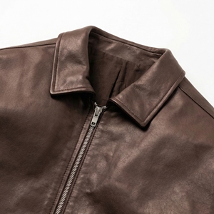 Chaqueta Bomber de Cuero Marrón |   Abrigo clásico de piel sintética con cremallera |   Chaqueta Bomber Oversize Estilo Universitario |   Fabricante OEM Personalizado - Product Image 3